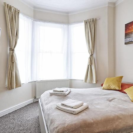 Lovely 1-Bedroom Condo Near The Sea Front Саутенд-он-Сі Екстер'єр фото