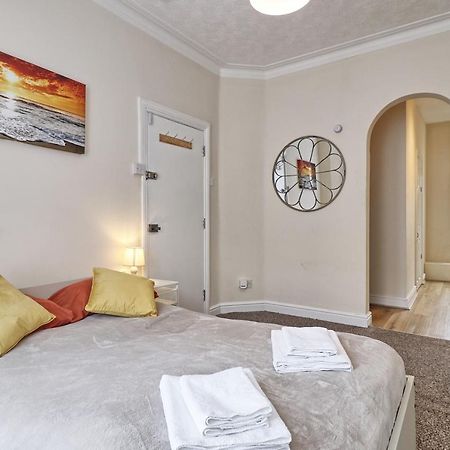 Lovely 1-Bedroom Condo Near The Sea Front Саутенд-он-Сі Екстер'єр фото