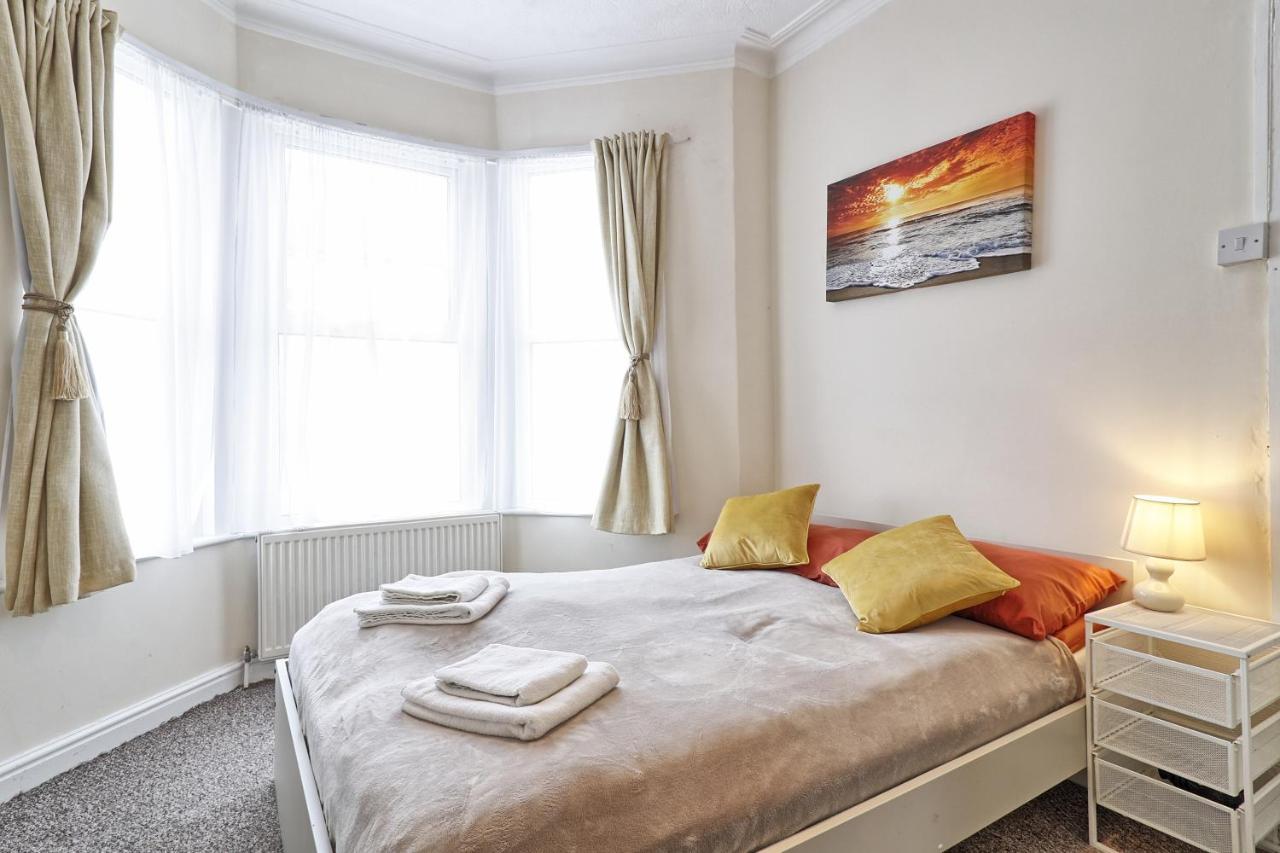 Lovely 1-Bedroom Condo Near The Sea Front Саутенд-он-Сі Екстер'єр фото