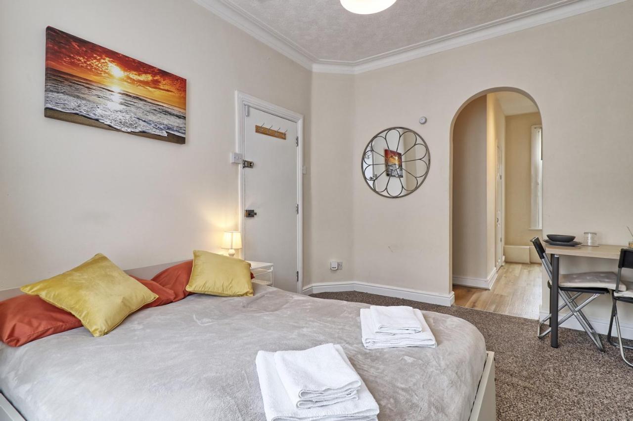 Lovely 1-Bedroom Condo Near The Sea Front Саутенд-он-Сі Екстер'єр фото